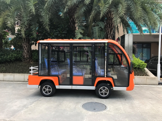 封闭式带门电动观光车